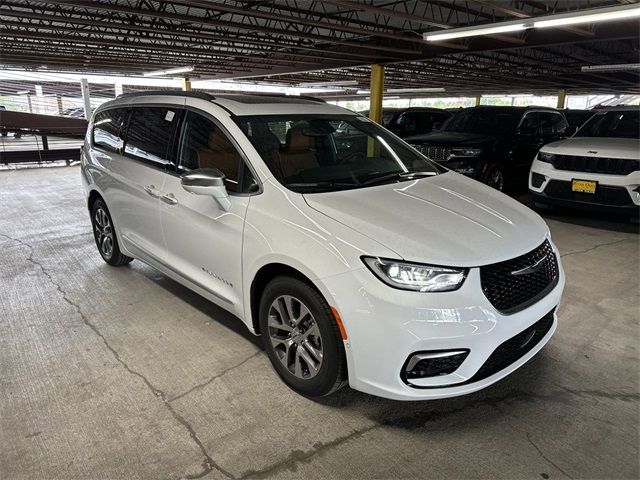 2024 Chrysler Pacifica Hybrid Pinnacle