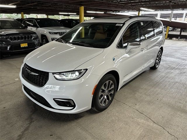 2024 Chrysler Pacifica Hybrid Pinnacle