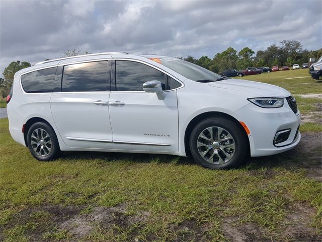 2024 Chrysler Pacifica Hybrid Pinnacle