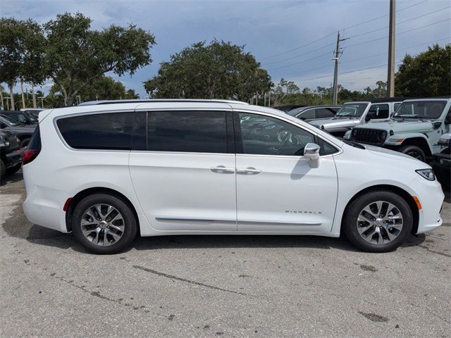 2024 Chrysler Pacifica Hybrid Pinnacle