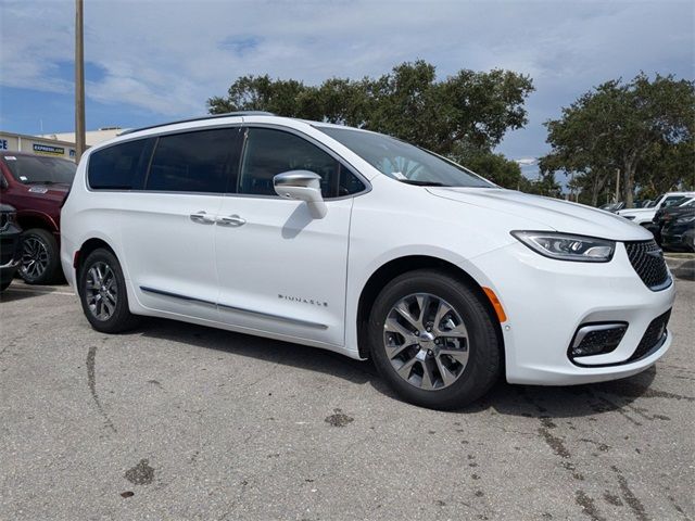 2024 Chrysler Pacifica Hybrid Pinnacle