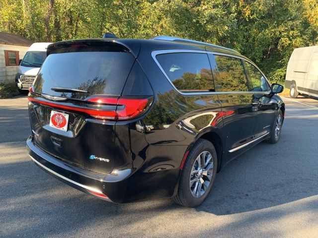 2024 Chrysler Pacifica Hybrid Pinnacle