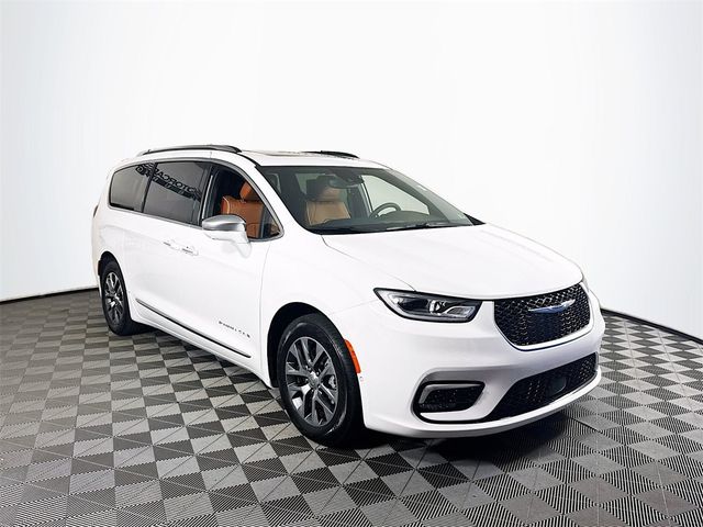 2024 Chrysler Pacifica Hybrid Pinnacle