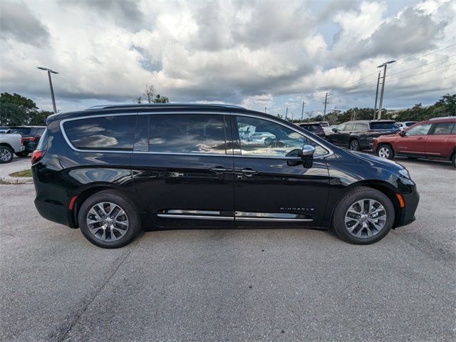 2024 Chrysler Pacifica Hybrid Pinnacle