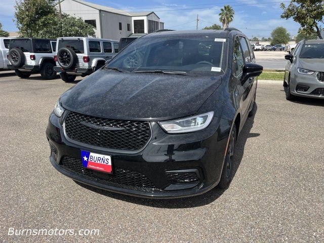 2024 Chrysler Pacifica Hybrid Premium S Appearance Pkg