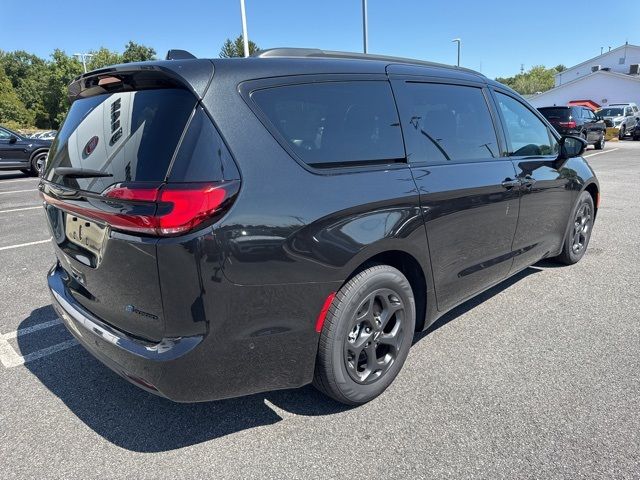 2024 Chrysler Pacifica Hybrid Premium S Appearance Pkg