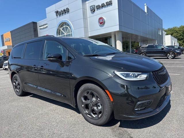 2024 Chrysler Pacifica Hybrid Premium S Appearance Pkg