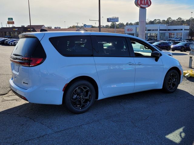 2024 Chrysler Pacifica Hybrid S Appearance Pkg