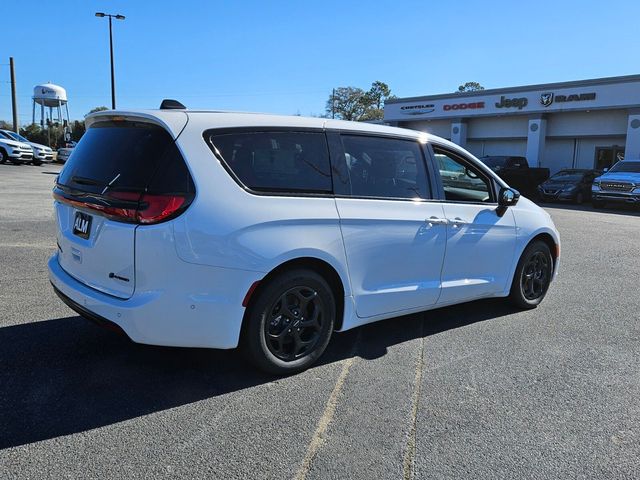 2024 Chrysler Pacifica Hybrid S Appearance Pkg