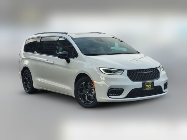 2024 Chrysler Pacifica Hybrid Premium S Appearance Pkg