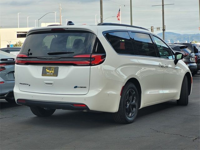 2024 Chrysler Pacifica Hybrid Premium S Appearance Pkg