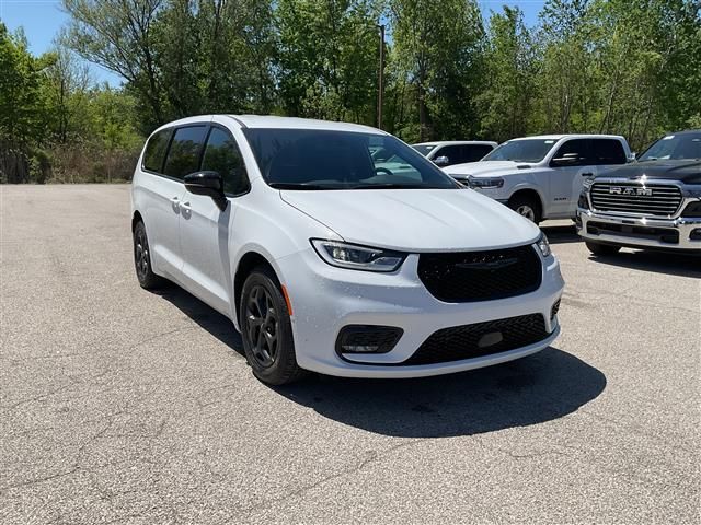 2024 Chrysler Pacifica Hybrid S Appearance Pkg