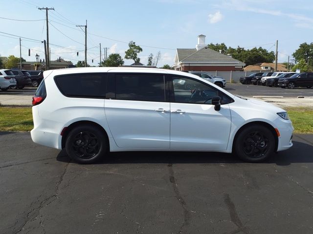 2024 Chrysler Pacifica Hybrid S Appearance Pkg