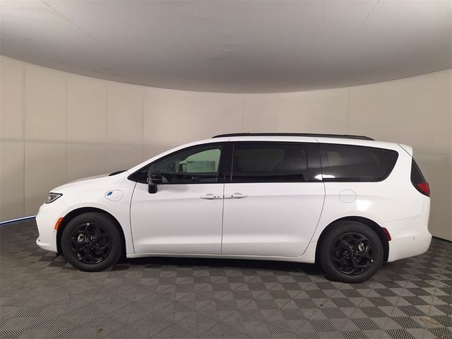 2024 Chrysler Pacifica Hybrid Premium S Appearance Pkg