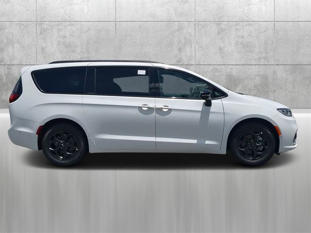 2024 Chrysler Pacifica Hybrid Premium S Appearance Pkg