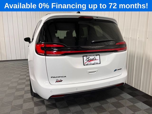 2024 Chrysler Pacifica Hybrid Road Tripper