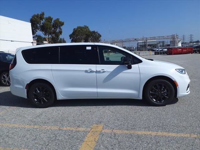 2024 Chrysler Pacifica Hybrid S Appearance Pkg