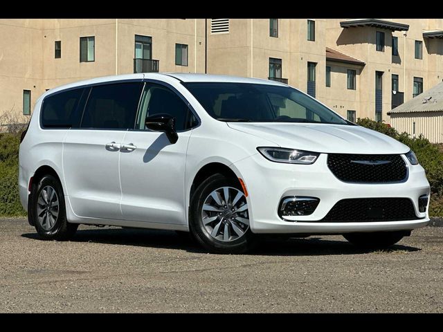 2024 Chrysler Pacifica Hybrid Select