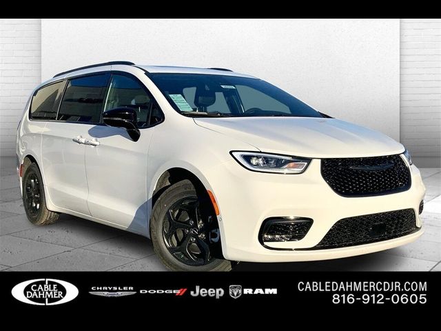 2024 Chrysler Pacifica Hybrid Premium S Appearance Pkg