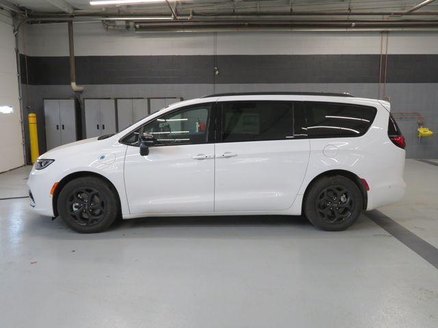 2024 Chrysler Pacifica Hybrid Premium S Appearance Pkg