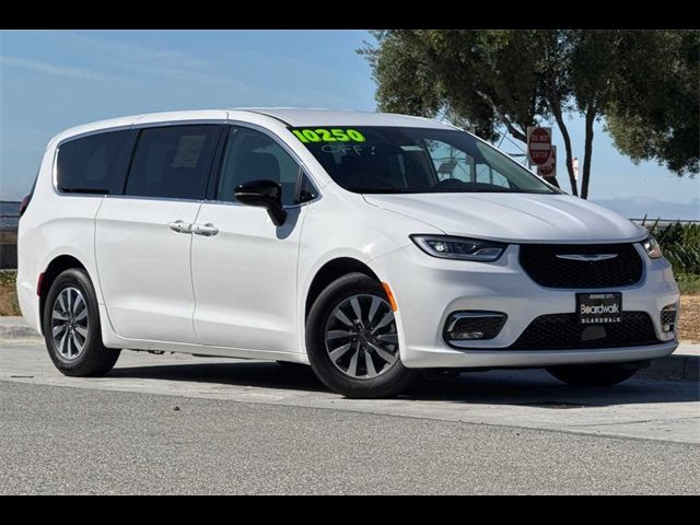 2024 Chrysler Pacifica Hybrid Select