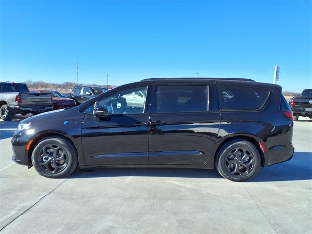 2024 Chrysler Pacifica Hybrid Premium S Appearance Pkg