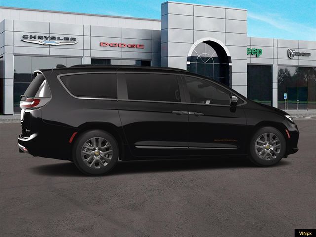 2024 Chrysler Pacifica Hybrid Road Tripper