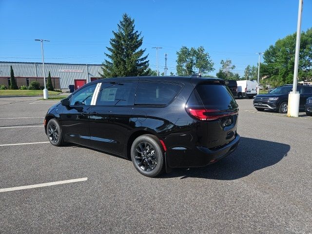 2024 Chrysler Pacifica Hybrid S Appearance Pkg