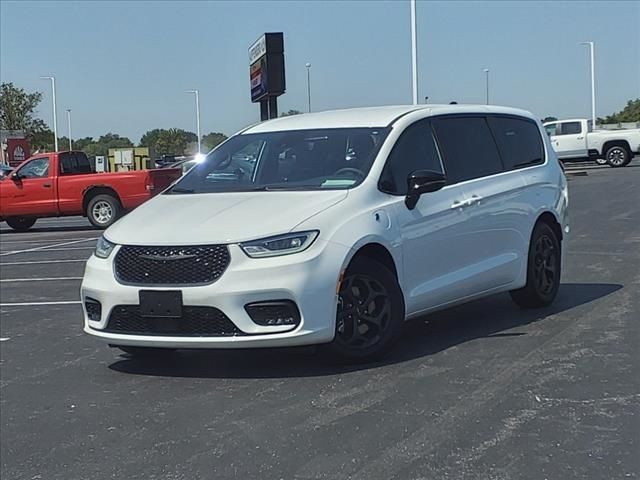 2024 Chrysler Pacifica Hybrid S Appearance Pkg