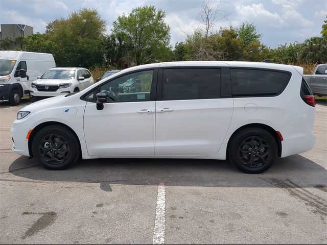 2024 Chrysler Pacifica Hybrid S Appearance Pkg