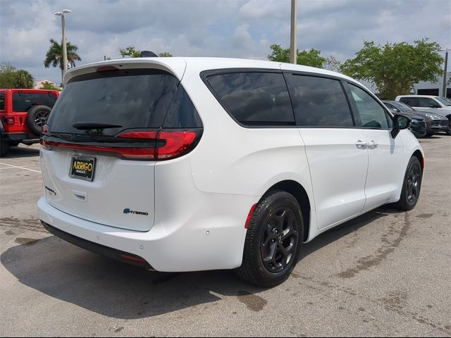 2024 Chrysler Pacifica Hybrid S Appearance Pkg