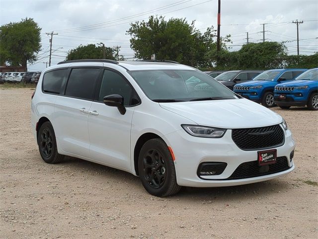 2024 Chrysler Pacifica Hybrid Premium S Appearance Pkg