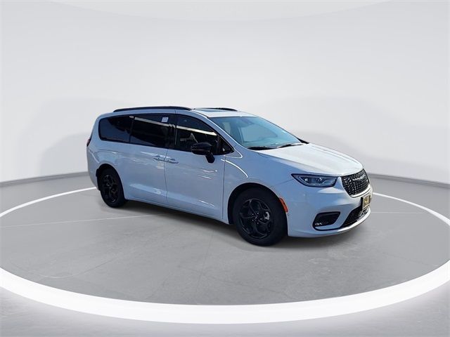 2024 Chrysler Pacifica Hybrid Premium S Appearance Pkg