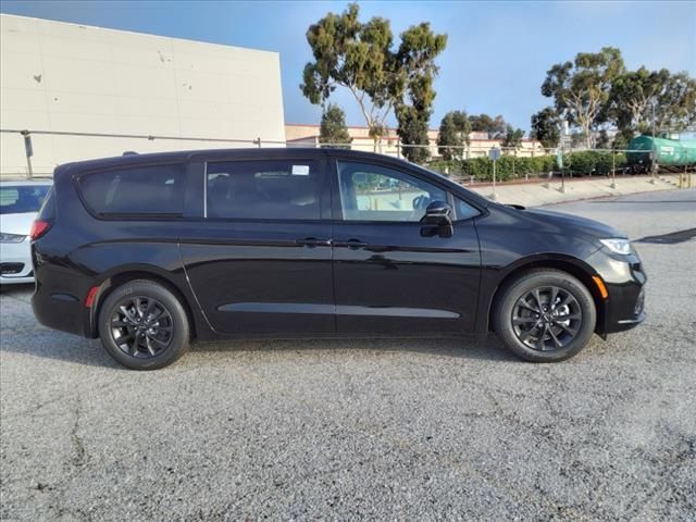 2024 Chrysler Pacifica Hybrid S Appearance Pkg