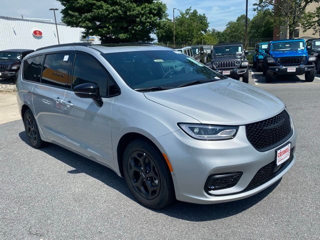 2024 Chrysler Pacifica Hybrid Premium S Appearance Pkg