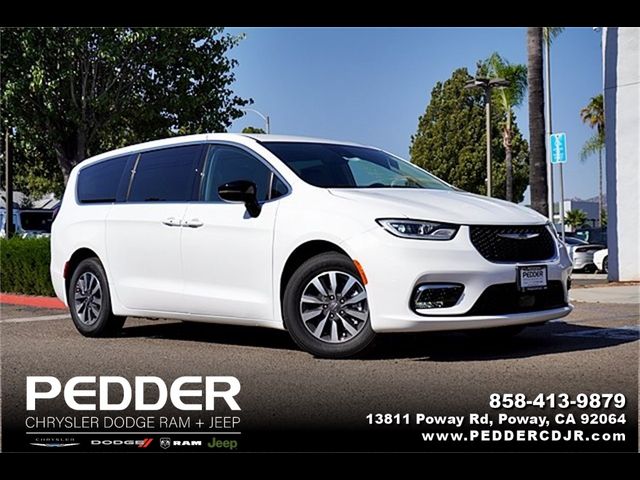 2024 Chrysler Pacifica Hybrid Select