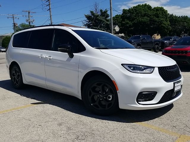 2024 Chrysler Pacifica Hybrid Select