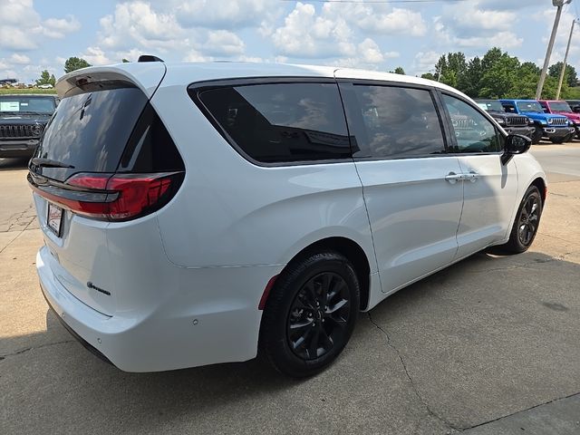 2024 Chrysler Pacifica Hybrid S Appearance Pkg