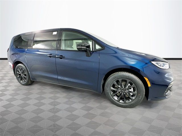 2024 Chrysler Pacifica Hybrid S Appearance Pkg