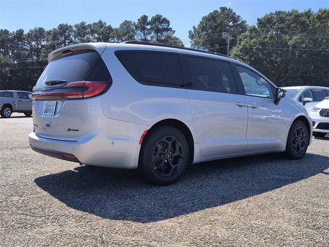 2024 Chrysler Pacifica Hybrid Premium S Appearance Pkg