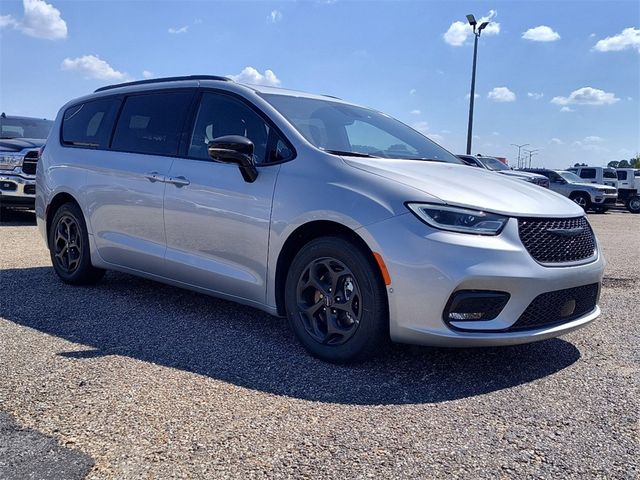 2024 Chrysler Pacifica Hybrid Premium S Appearance Pkg