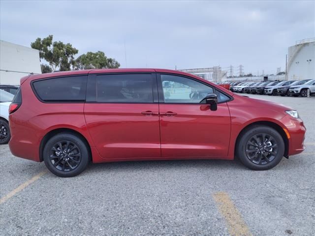 2024 Chrysler Pacifica Hybrid S Appearance Pkg