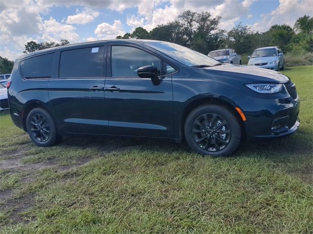 2024 Chrysler Pacifica Hybrid S Appearance Pkg