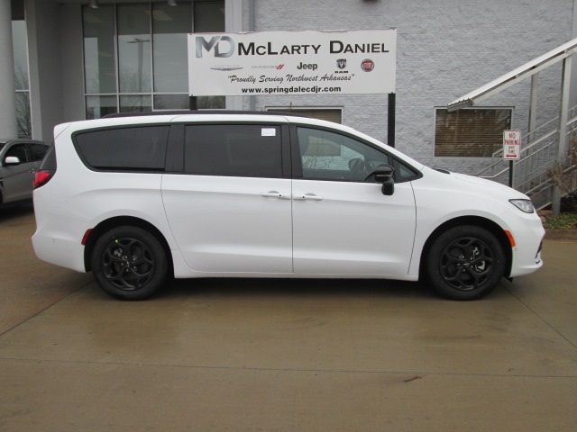 2024 Chrysler Pacifica Hybrid Premium S Appearance Pkg