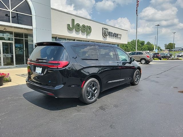 2024 Chrysler Pacifica Hybrid S Appearance Pkg