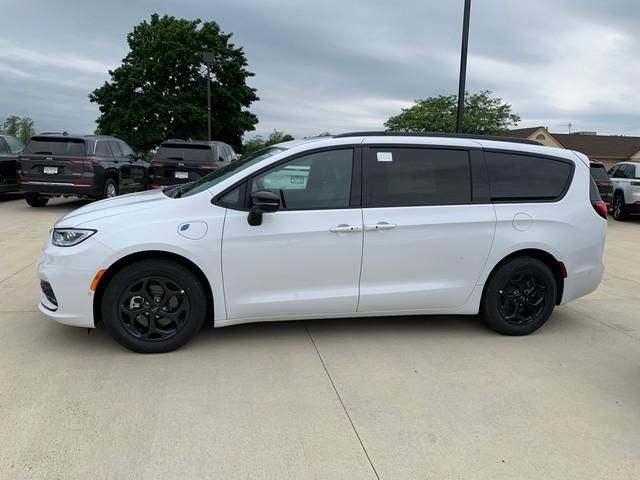 2024 Chrysler Pacifica Hybrid Premium S Appearance Pkg