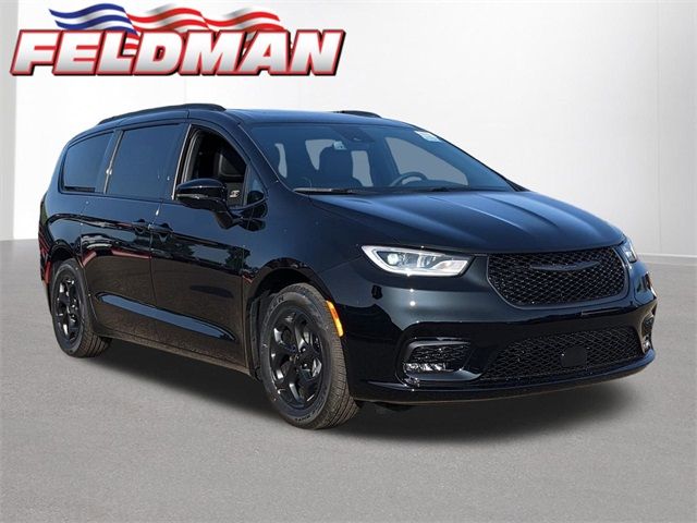 2024 Chrysler Pacifica Hybrid Premium S Appearance Pkg