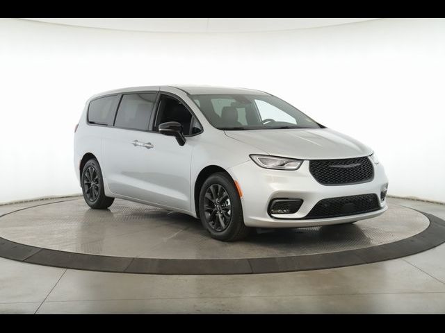 2024 Chrysler Pacifica Hybrid S Appearance Pkg