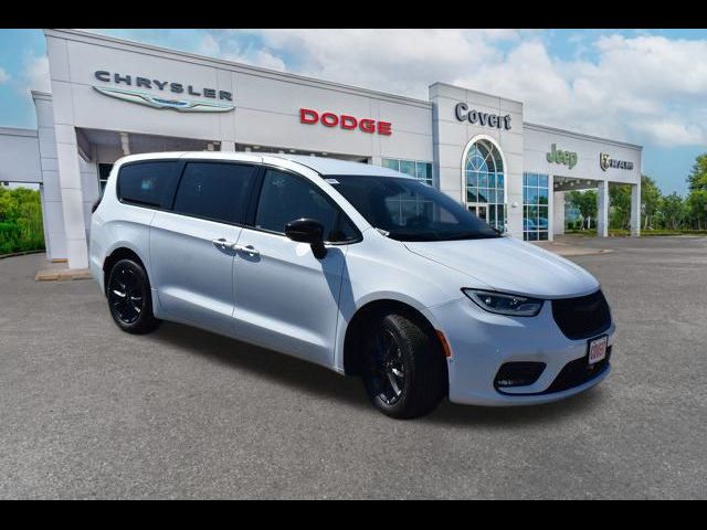 2024 Chrysler Pacifica Hybrid S Appearance Pkg