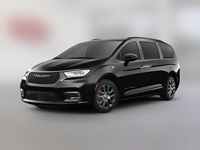 2024 Chrysler Pacifica Hybrid Road Tripper